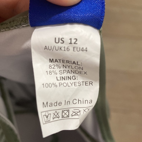 Bathing suit in excellent used condition - Picture 5 of 7